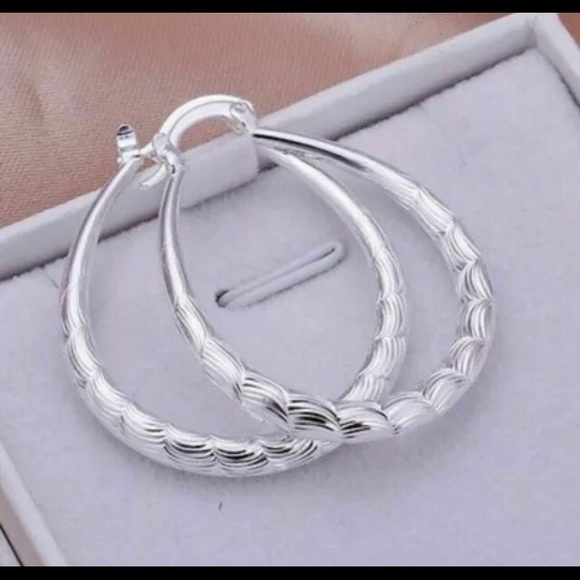 New 925 Sterling Silver Oval Etched Hoop pierced - Picture 2 of 3